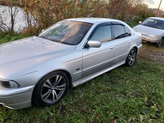 2000 BMW 5 серии 520i IV (E39) Рестайлинг, серебристый, 350000 рублей, вид 3