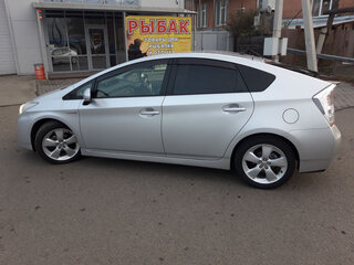 2011 Toyota Prius III (XW30), серебристый, 1000000 рублей, вид 1