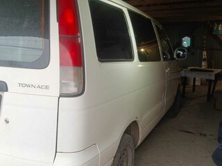 2000 Toyota Town Ace Noah III, белый, 680000 рублей, вид 4