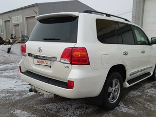 2015 Toyota Land Cruiser 200 Series Рестайлинг 1, белый, 8000000 рублей, вид 4