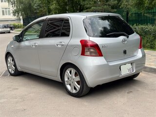 2005 Toyota Vitz II (XP90), серебристый, 520000 рублей, вид 4