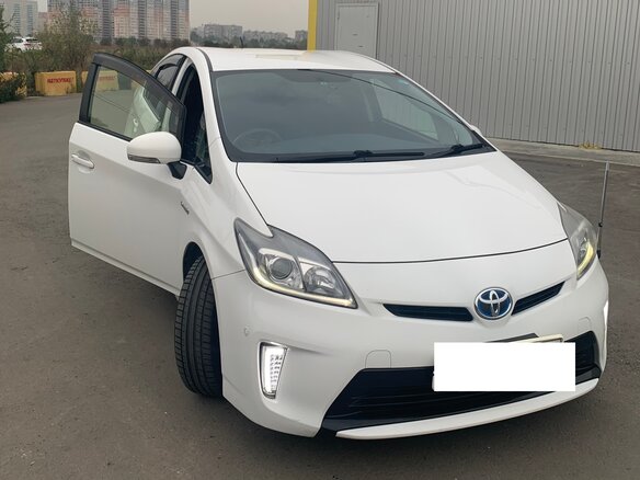 2012 Toyota Prius III Рестайлинг (XW30), белый, 1450000 рублей - вид 4