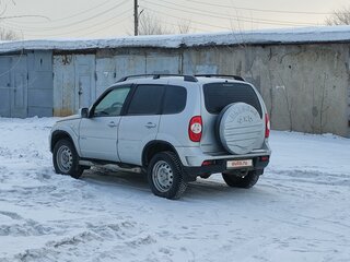 2011 Chevrolet Niva I Рестайлинг, серебристый, 460000 рублей, вид 3