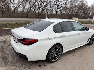 2020 BMW 5 серии 520d xDrive VII (G30/G31/G38) Рестайлинг, белый, 5000000 рублей, вид 3
