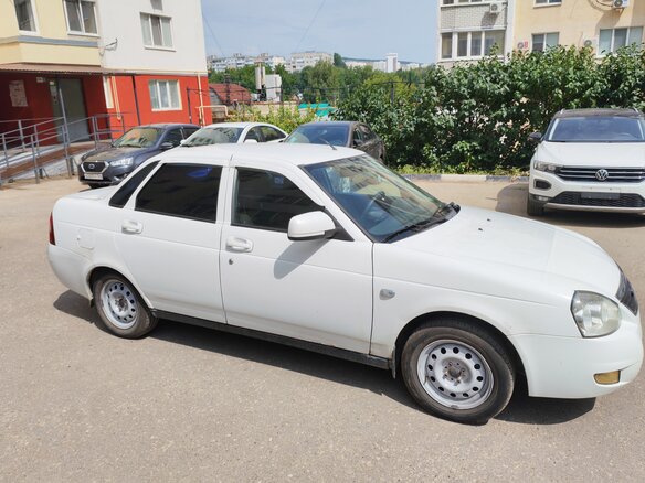 2013 Lada (ВАЗ) Priora I Рестайлинг, белый, 330000 рублей - вид 1