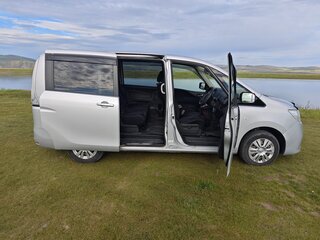 2013 Nissan Serena IV (C26), серебристый, 1150000 рублей, вид 3