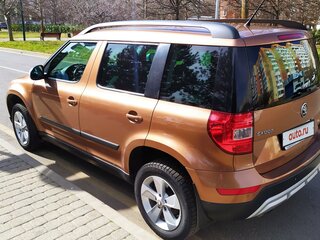 2014 Skoda Yeti I Рестайлинг, коричневый, 950000 рублей, вид 4