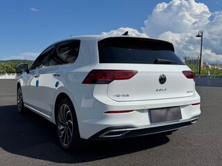 2021 Volkswagen Golf VIII, белый, 1790000 рублей, вид 3