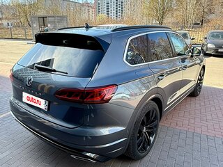 2019 Volkswagen Touareg III, серый, 7200000 рублей, вид 3