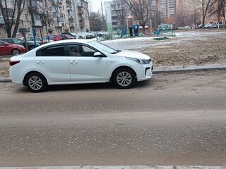 2019 Kia Rio IV, белый, 1450000 рублей, вид 4