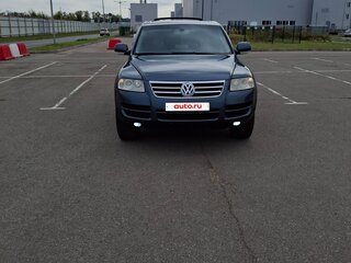 2005 Volkswagen Touareg I, серый, 1070000 рублей, вид 2