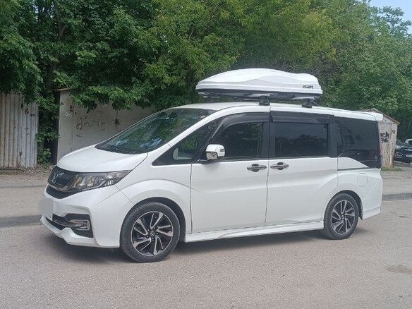 2017 Honda Stepwgn Spada V Рестайлинг, белый, 2699000 рублей
