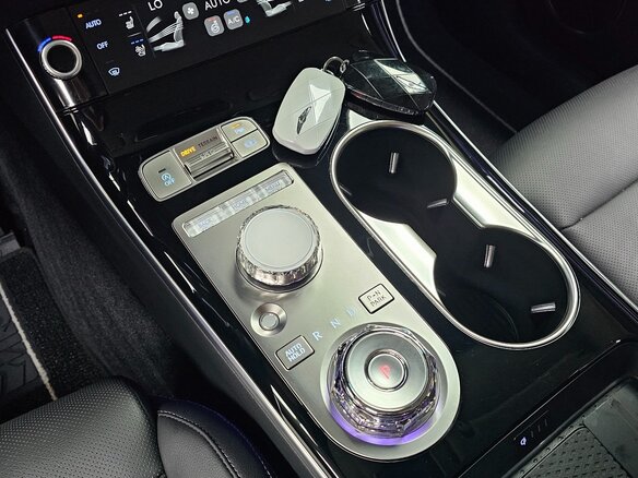 2025 Genesis GV70 I Рестайлинг, белый, 7476000 рублей - вид 9