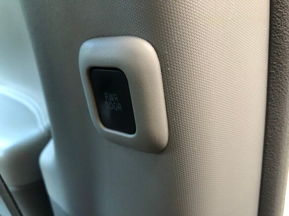 2012 Toyota Sienna III, чёрный, 2535000 рублей - вид 35