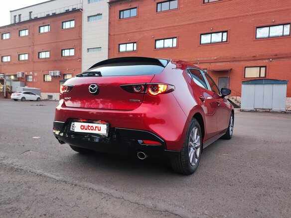 2019 Mazda 3 IV (BP), красный, 1800000 рублей - вид 5