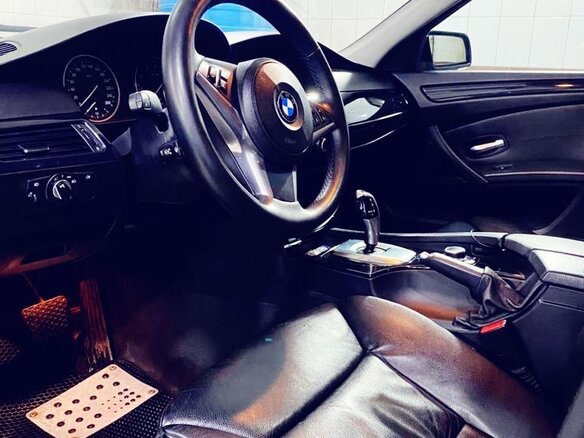 2008 BMW 5 серии 525xi V (E60/E61) Рестайлинг, чёрный - вид 2