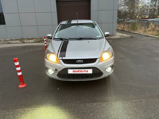 2010 Ford Focus II Рестайлинг, серебристый, 320000 рублей, вид 2