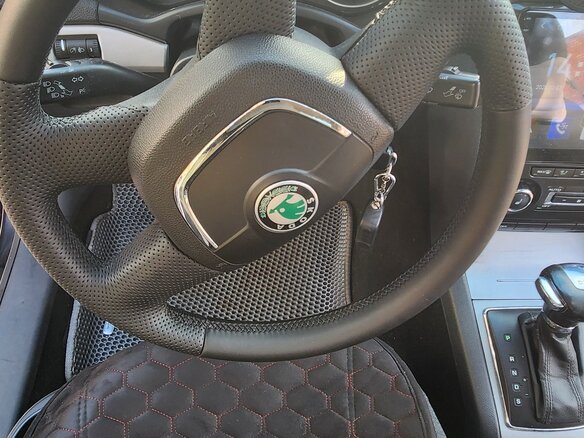 2011 Skoda Octavia II (A5) Рестайлинг, чёрный, 599999 рублей - вид 13