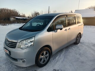 2010 Toyota Noah II (R70), серый, 1750000 рублей, вид 1