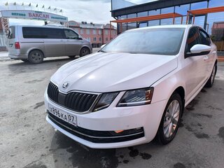 2017 Skoda Octavia III (A7) Рестайлинг, белый, 1650000 рублей, вид 2