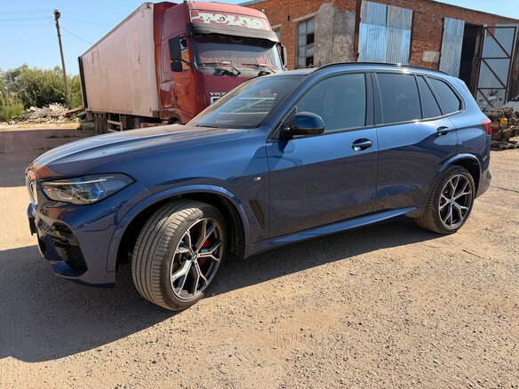2021 BMW X5 30d IV (G05/G18), синий, 10200000 рублей - вид 2