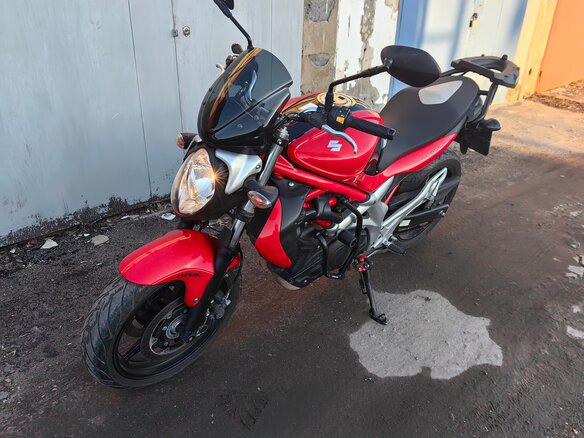 2011 Suzuki SFV 400 Gladius, красный, 475000 рублей - вид 3