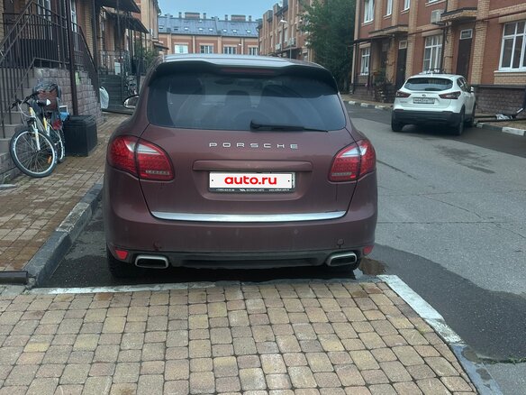 2011 Porsche Cayenne II (958), коричневый, 2200000 рублей - вид 2