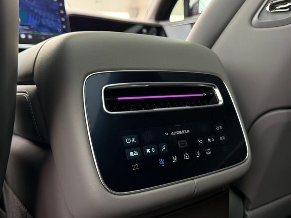 2025 Denza N9 46.9 kWh, чёрный, 6750000 рублей - вид 25