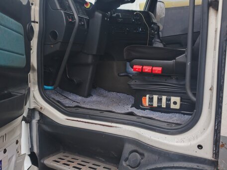 1999 Volvo FH, белый, 2000000 рублей, вид 5