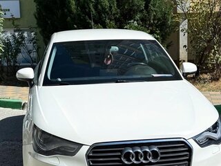 2011 Audi A1 Sportback I (8X), белый, 950000 рублей, вид 1