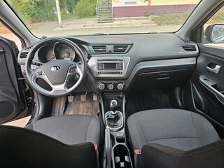 2017 Kia Rio III Рестайлинг, чёрный, 850000 рублей, вид 4