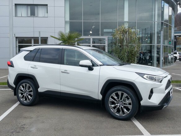 2021 Toyota RAV4 V (XA50), белый