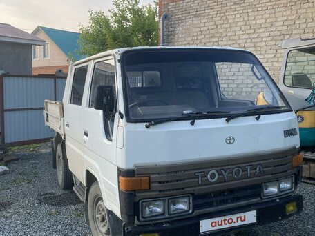 1990 Toyota Dyna, белый, 1200000 рублей, вид 2