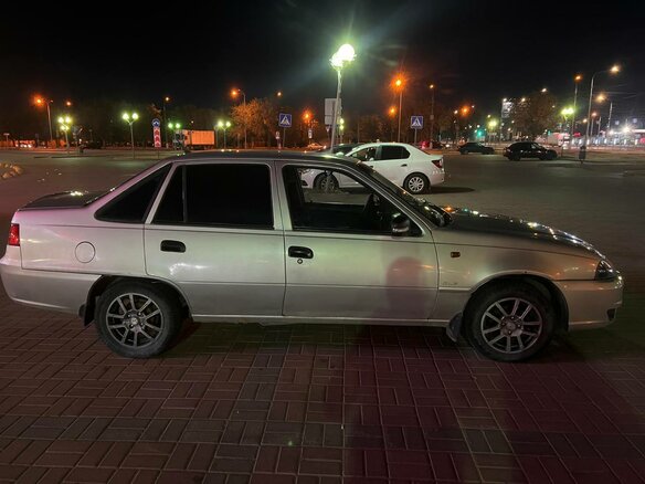 2010 Daewoo Nexia I Рестайлинг, серебристый, 300000 рублей - вид 4