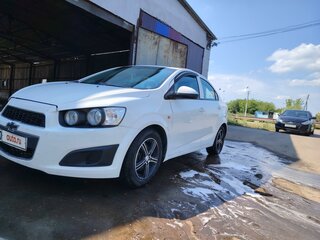 2013 Chevrolet Aveo II, белый, 595000 рублей, вид 2