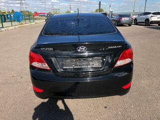 2013 Hyundai Solaris I, чёрный, 610000 рублей, вид 4