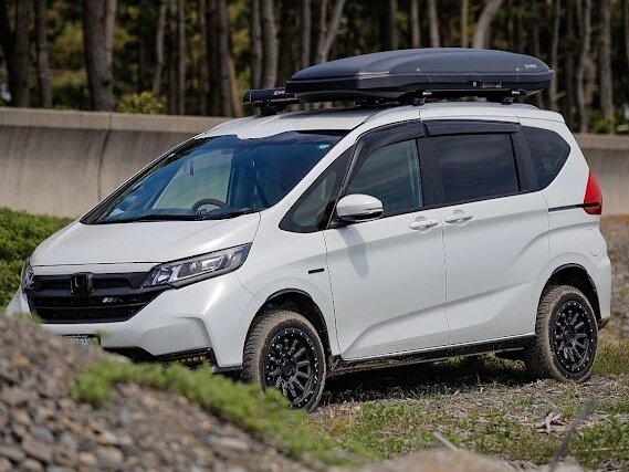 2023 Honda Freed+ II Рестайлинг, белый, 1150000 рублей - вид 5