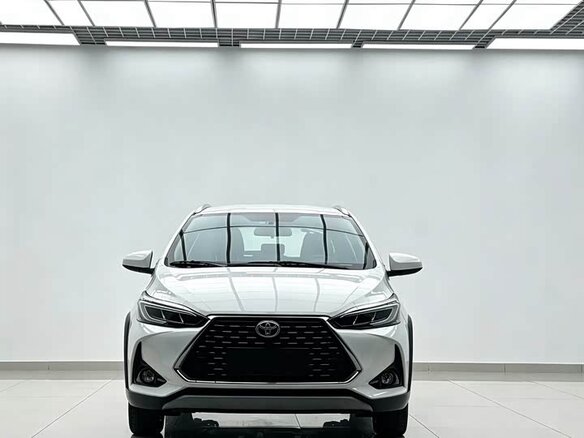2022 Toyota Yaris L X XP150 Рестайлинг, белый, 1420000 рублей - вид 1