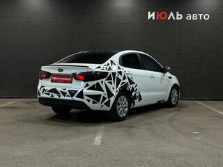 2014 Kia Rio 5-speed III, белый, 580000 рублей, вид 5