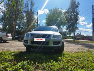 2008 Volkswagen Touareg I Рестайлинг, серебристый, 1350000 рублей, вид 1