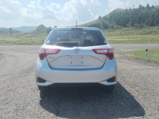 2018 Toyota Vitz III (XP130) Рестайлинг 2, серебристый, 1130000 рублей, вид 4