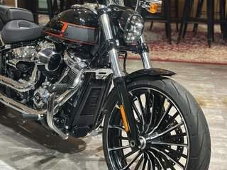 2022 Harley-Davidson Breakout, чёрный, 3250000 рублей, вид 2