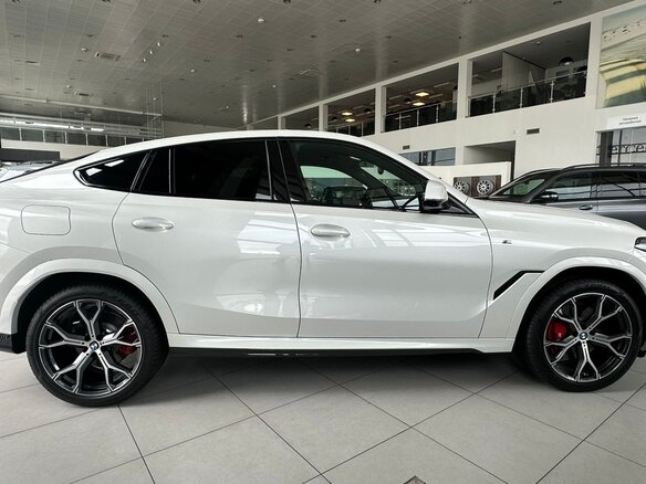 2024 BMW X6 30d III (G06) Рестайлинг, белый, 15500000 рублей - вид 3