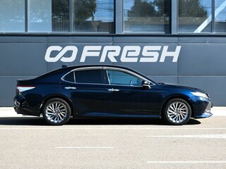 2018 Toyota Camry VIII (XV70), синий, 2390000 рублей, вид 5