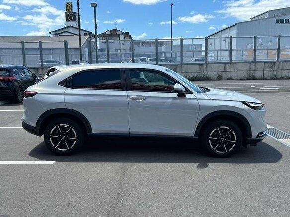 2022 Honda Vezel II, белый, 1720000 рублей - вид 2