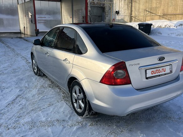 2010 Ford Focus II Рестайлинг, серебристый, 560000 рублей - вид 5
