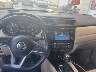 2017 Nissan Rogue II Рестайлинг, чёрный, 1400000 рублей, вид 2