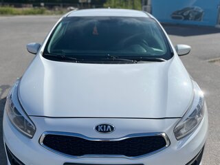 2017 Kia Ceed II Рестайлинг, белый, 1050000 рублей, вид 1