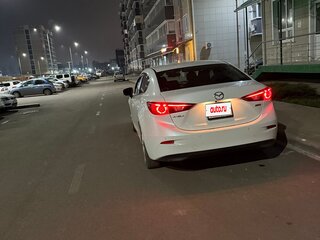 2018 Mazda Axela III Рестайлинг, белый, 1600000 рублей, вид 4