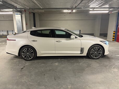 2019 Kia Stinger I, белый, 2150000 рублей, вид 4